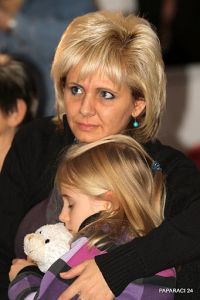 Kačka Koz&aacute;kov&aacute; s maminkou v z&aacute;věru večera (foto Paparaci &Scaron;&aacute;mal)